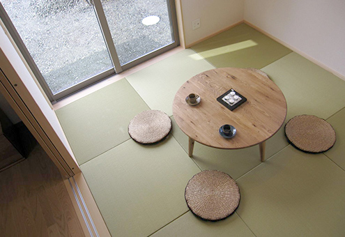 ツートンカラーのシンプルモダンハウス