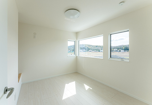 white × round window